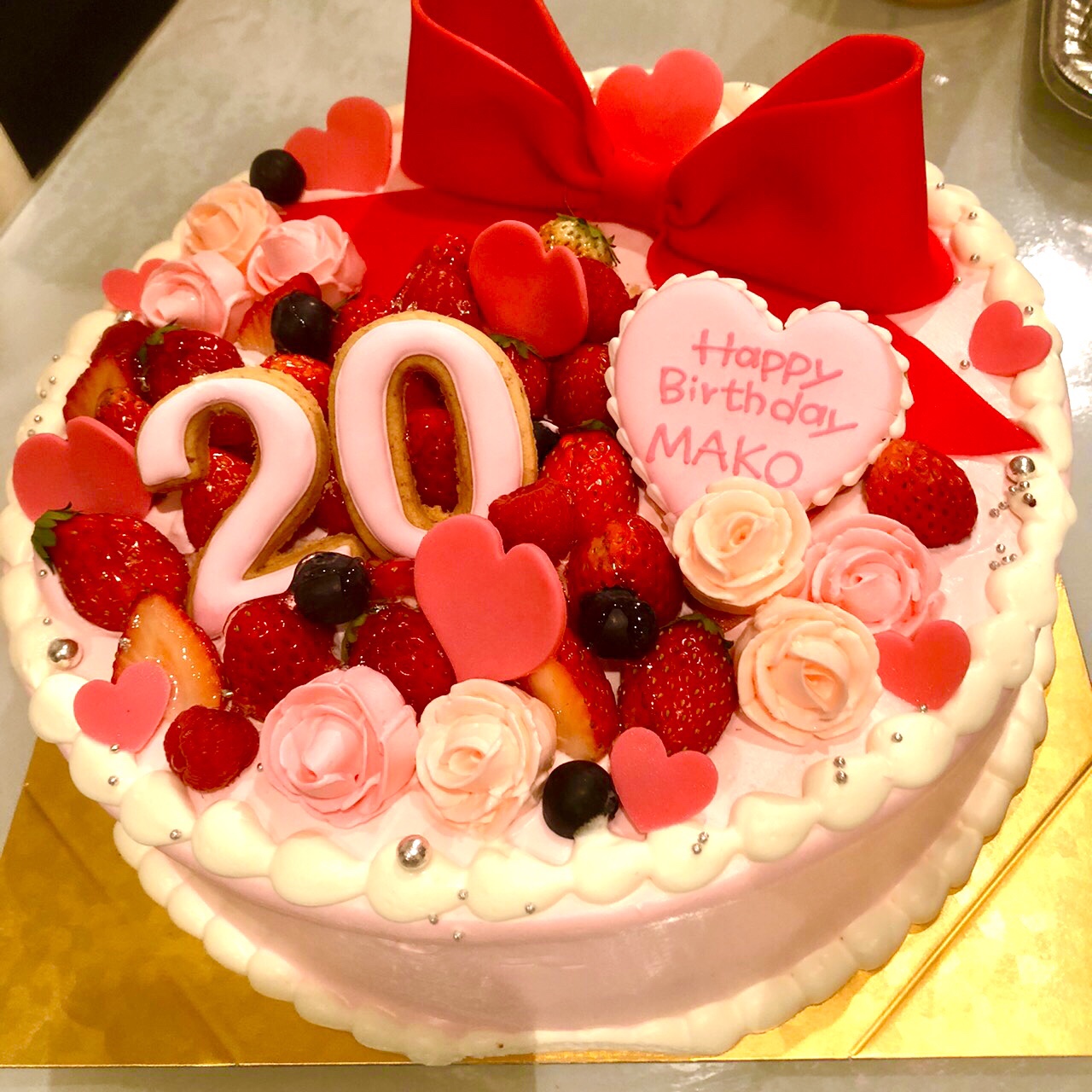 20歳の誕生日にケーキへ書くメッセージの定番とおしゃれな演出法 - 大事な人へのお祝いとプレゼント