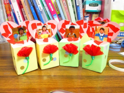 母の日 製作 1歳 手形 カーネーションTikTok