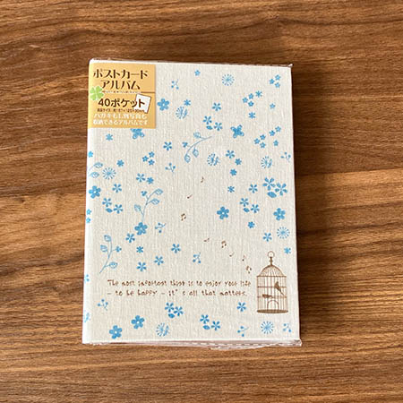 姪っ子の結婚式アルバム作成。 ウェディングカードを探しに100均に行ったけど‥‥ない😱 バースデーカードばっかり。 なので急遽ミニ色紙で作成。 自分が 結婚した頃、旦那兄の娘の姪っ子はまだ高校生やったなー、お兄ちゃんとこのお下がりのソファーの搬入手伝ってくれた