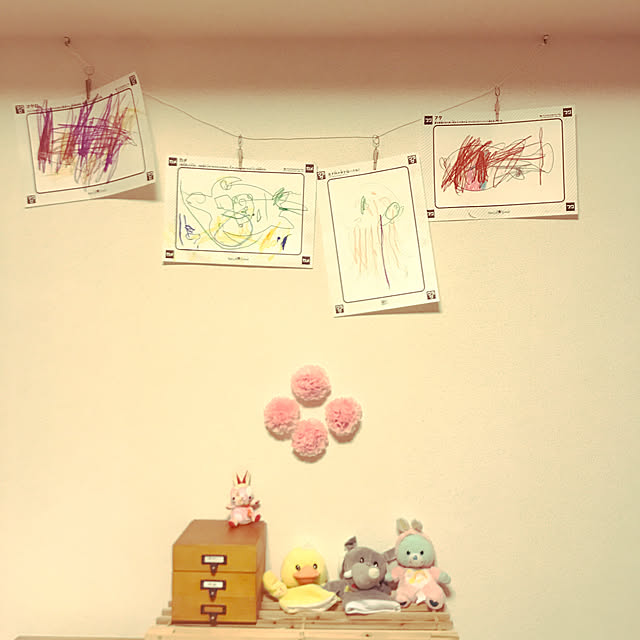 100均グッズで作る！飾って収納できるフレーム 子どもの作品収納