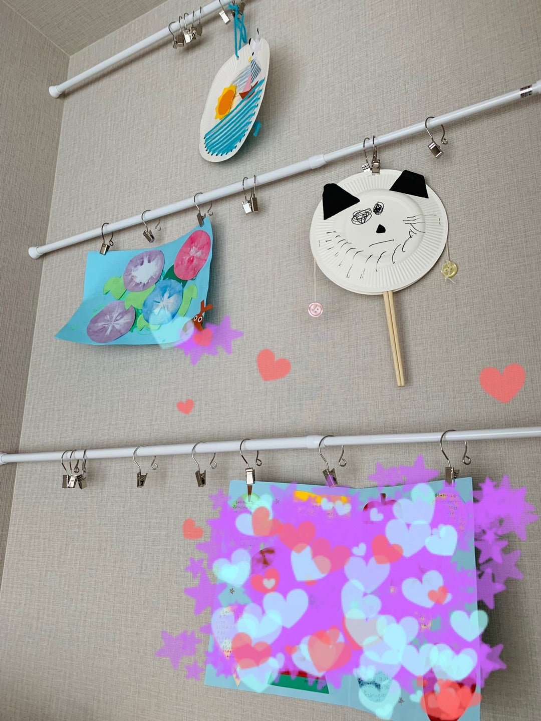 子どもの絵の飾り方 おすすめクレヨンやお絵描きやる気UP方法も - ソレドコ