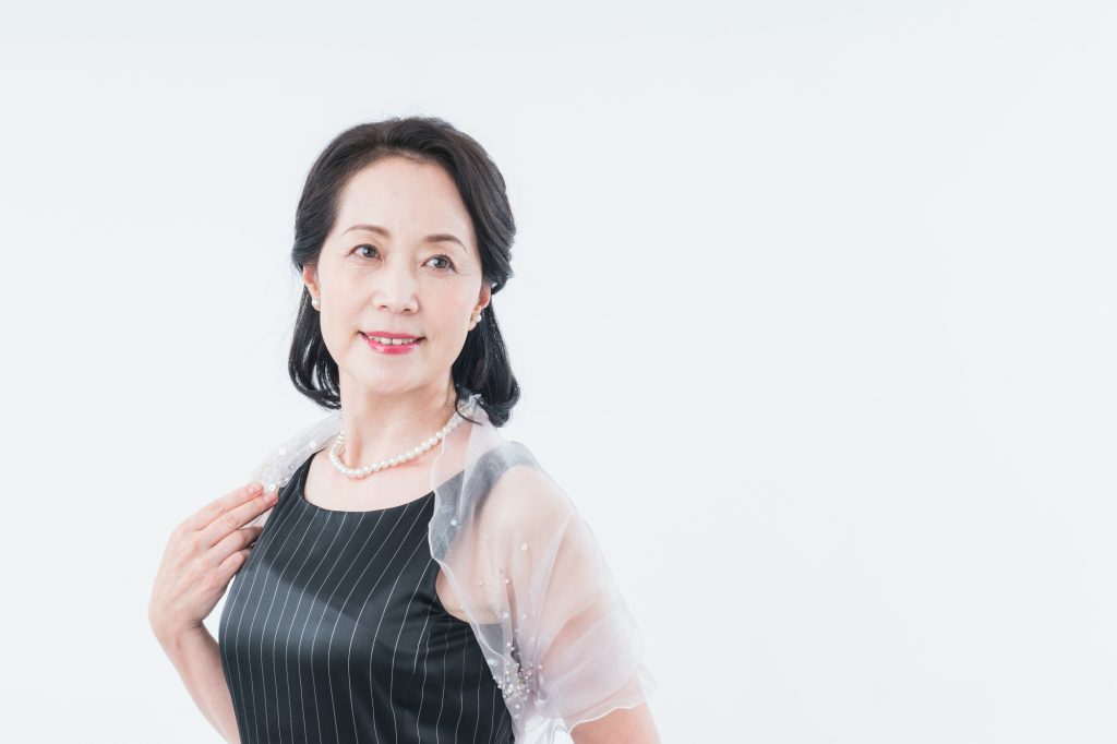 上品で控えめな50代アップの結婚式の髪型 -結婚式 髪型 ヘアスタイル