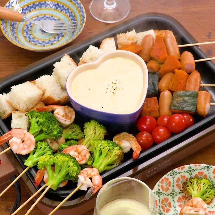 子どものお誕生日メニューの作り方。, 簡単に作れるものを色々と。, ミニミニ🍔は子どもたちから大好評でした！,くり抜いて余ったパンは、フードプロセッサーで粉々にして生パン粉にして活用しました〜, 子どもがパクッと食べやすいメニューを意識しています🎉,ごはん記録 ,パーティーメニュー,子ども誕生日,パーティーメニュー,誕生日会メニュー,誕生日メニュー,簡単料理レシピ