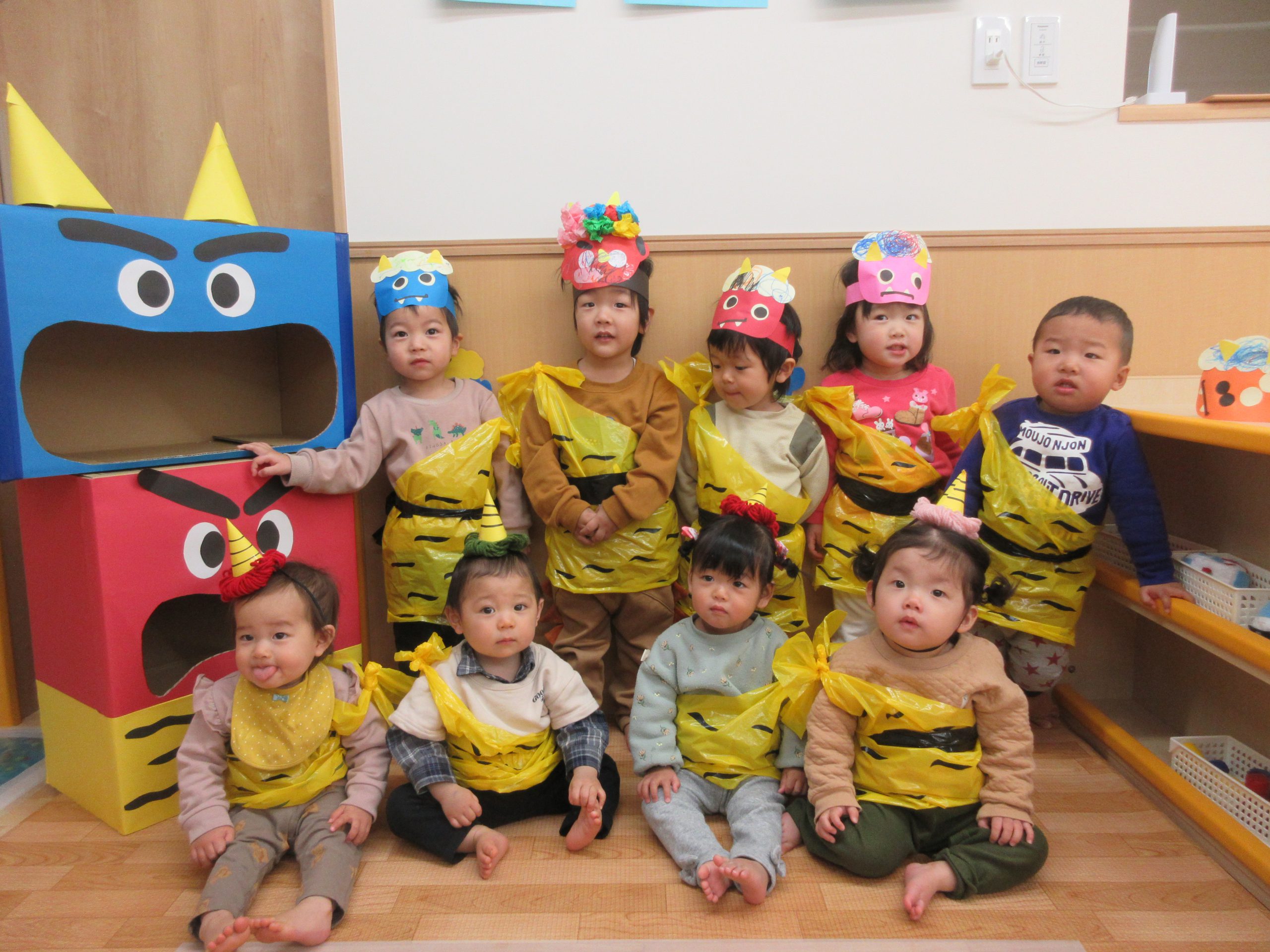 節分製作しました。おにの帽子おかげさまで元気です