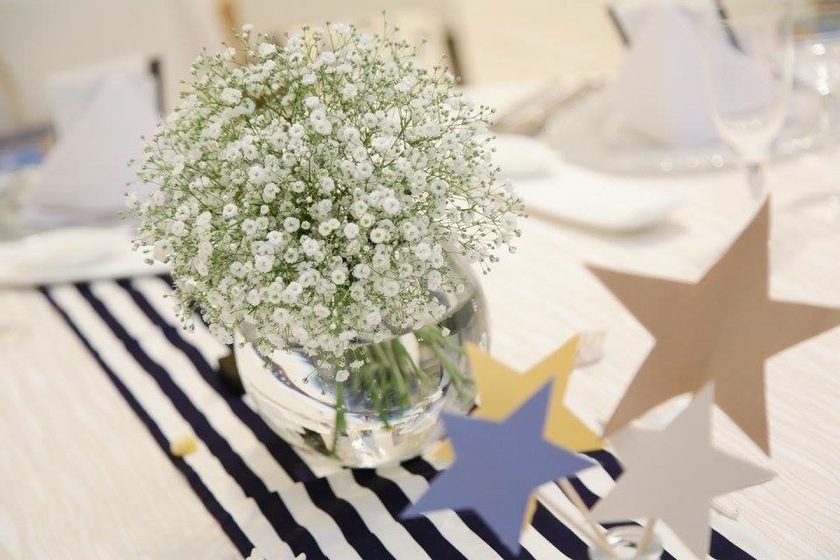 パーティを彩るかすみ草テーブル装花~ウエディングブーケ専門店INFINITY