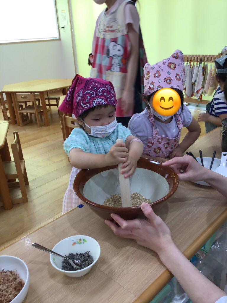 おりがみで作ろう♪おにぎり保育士ワーカ