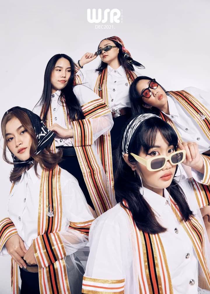 5人ポーズ」のアイデア 20 件 2025ポーズ, 集合写真 ポーズ, 5人