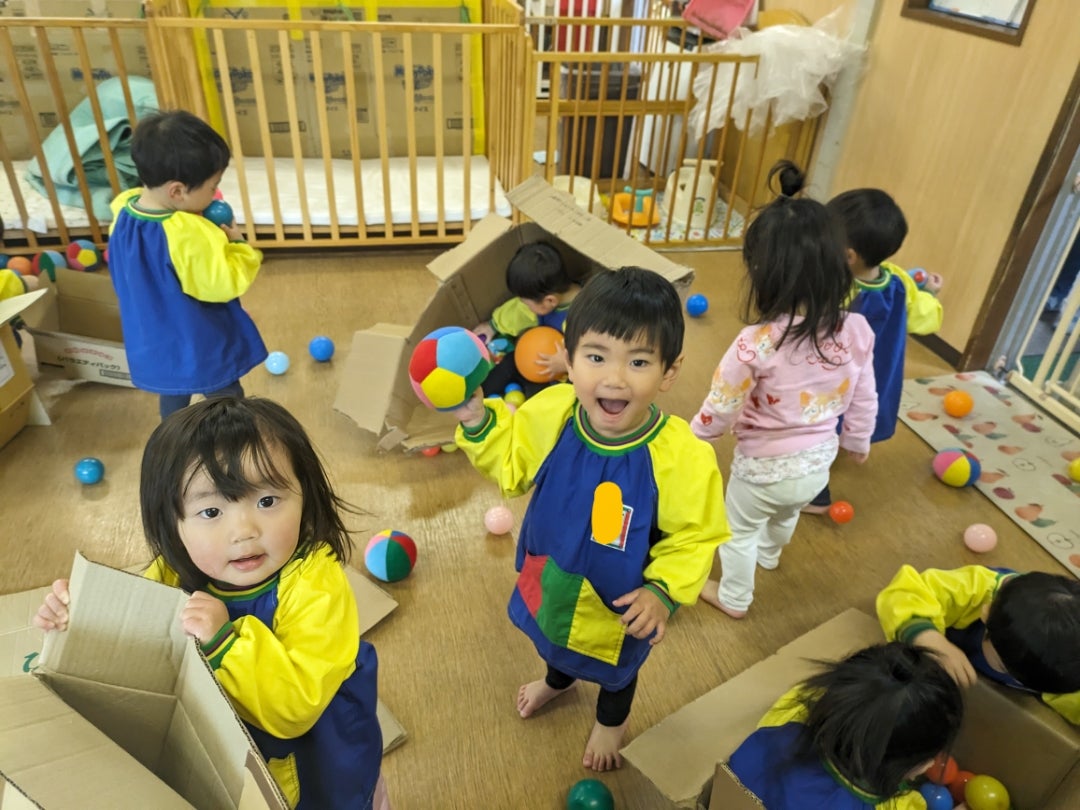 保育で使える段ボール遊びアイデア9選。ねらいと導入方法を解説保育士・幼稚園教諭のための情報メディア ほいくis ほいくいず