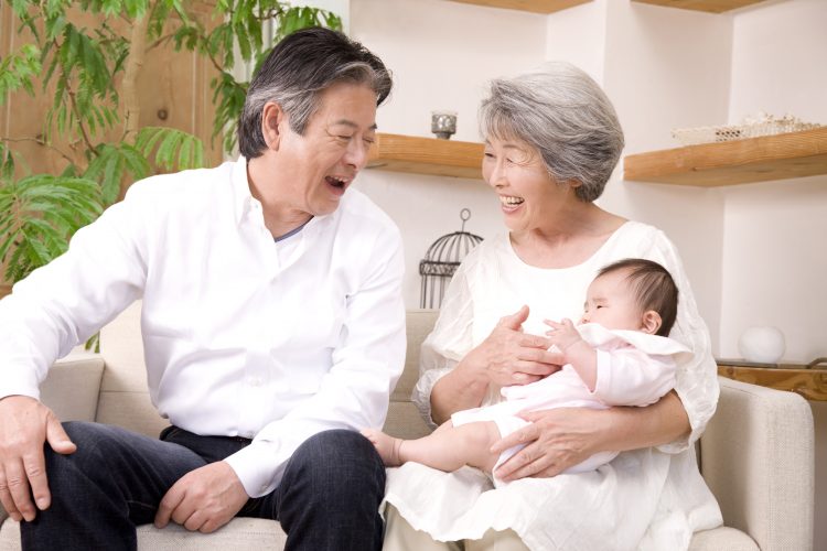 野沢直子、“世界一かわいい”孫を初顔出し 「綺麗な顔してる」「キレイなベビちゃんですね〜」と納得の声 1 2ねとらぼ