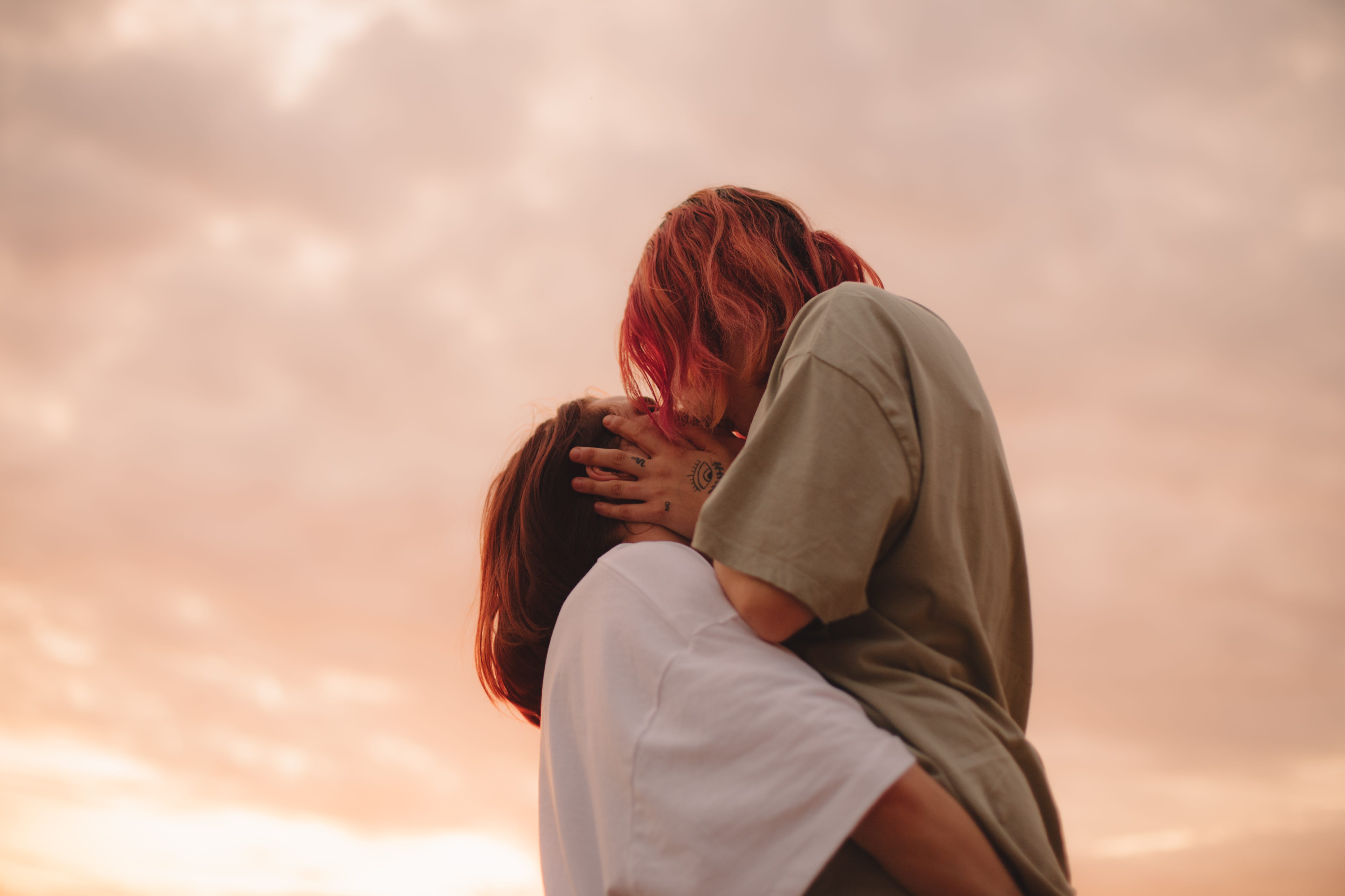 ハグをしてくれる代わりに手料理を要求する女の子と、手料理を作ってくれる代わりにハグを要求する女の子、どっちが好き？ - Togetter