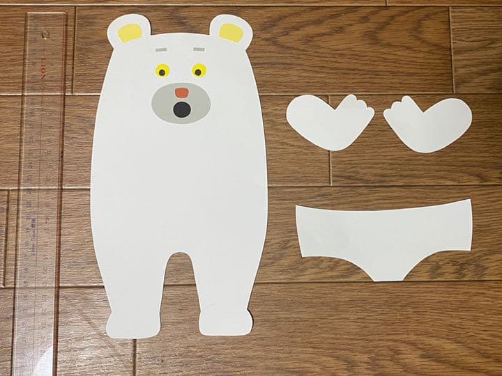 ペープサートしろくまのパンツ絵本のおはなしを少しアレンジして、誕生会の出し物としつ演じられるように以前発表会台本、楽曲として作ったものをさらにアレンジ❤️ 棒をつけて完成です✨お誕生会にいく という設定でアレンジ✨ ツペラツペラさんの世界観を大切に