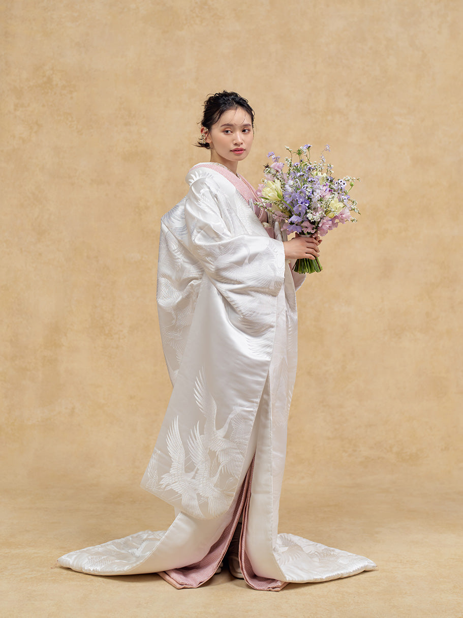 白無垢レンタル 色打掛 黒引き振袖 花嫁衣裳レンタルＫＩＭＯＮＯ－ＰＲＯ・全国宅配ＯＫ 引振袖レンタル赤地に金彩四季花、裾は黒ぼかし 4泊5日・小物セット付・送料無料結婚式 花嫁 婚礼 ブライダル ウェディング 披露宴 和装の貸衣装