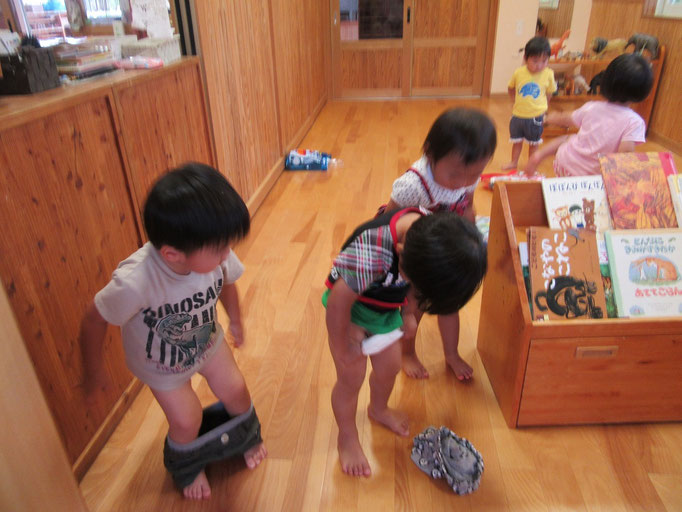 プールあそび♩ – かべやなないろ保育園