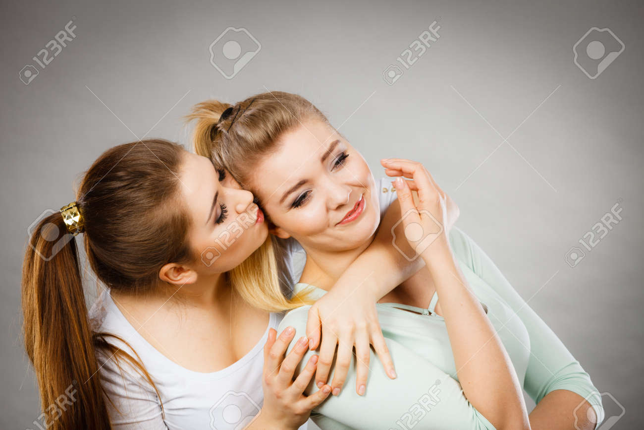 友達との写真に使えるポーズ集。普段も旅行も、もっとかわいく写真を残そうLOVEGRAPH Journal