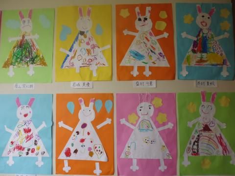 袖師保育園子ども達が大好きな絵本〘わたしのワンピース〙を題材に製作活動をしました🖌 クレヨンと絵の具を使って、はじき絵に挑戦！ 世界に一 つだけの『ぼくの，わたしのワンピース』が完成しました👗 絵の具を目の前に目を輝かせていた、子どもたちです