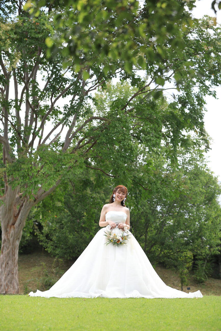 Authentique オーセンティック ウェディングドレスレンタル