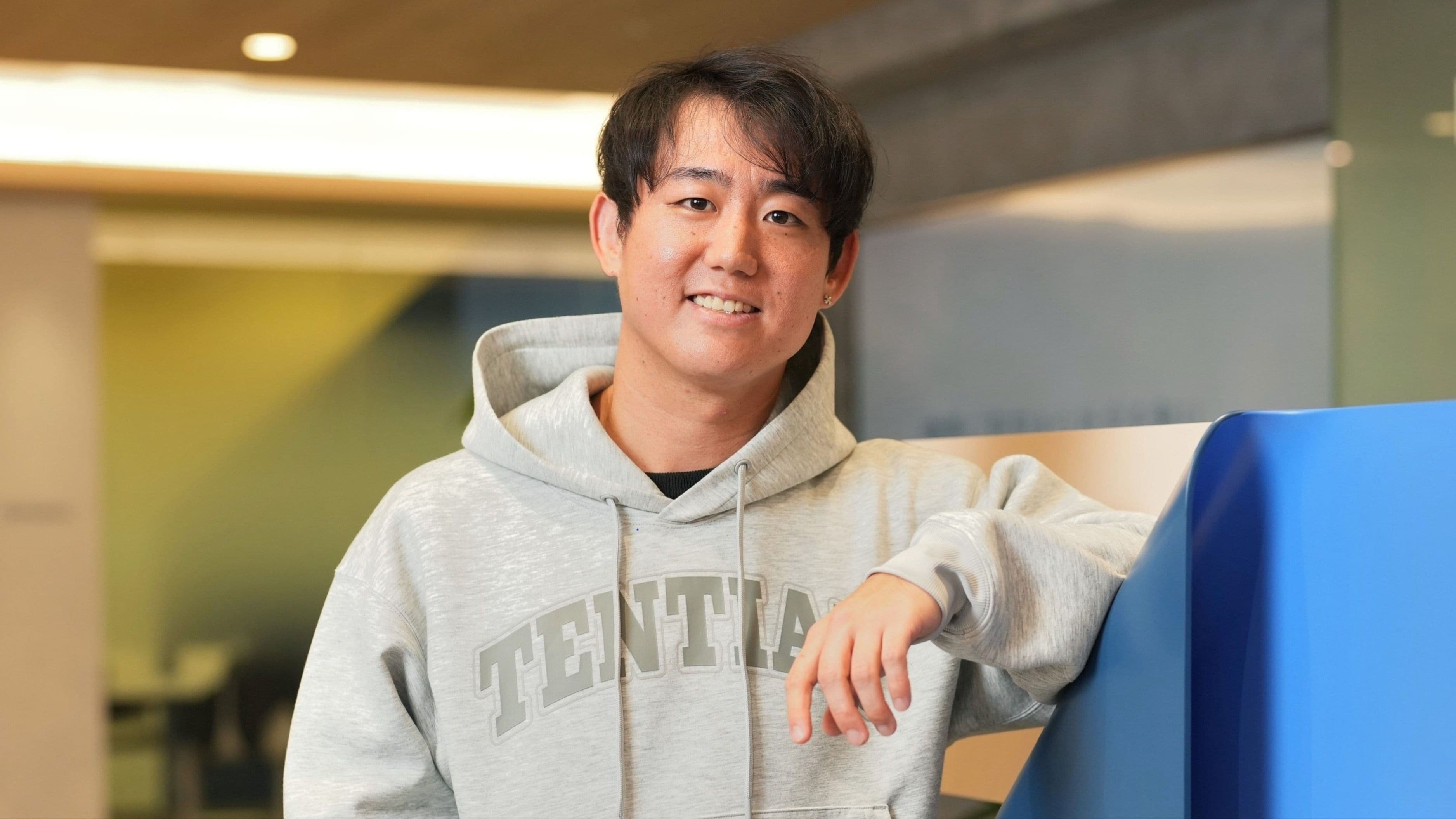 nhkラジオ第一まんまる 昨日出させていただきました。 お聴きくださった方々 ありがとうございました✨🙇‍♀️風呂敷アートディレクター山田 悦子 さん 風呂敷をいただいてしまった✨😳 素敵な柄〜🥰🙌 しかも撥水加工✨ 結び方。 教えていただいたの 確かこうだった