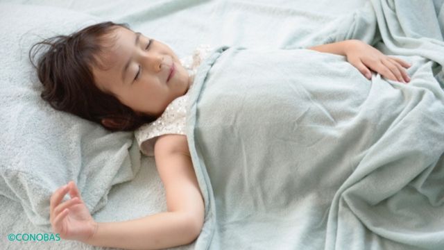 蹴られる・触られるで睡眠不足に 子どもと快適に添い寝をするアイデアとは? ねんねママ 和氣春花- エキスパート - Yahoo!ニュース