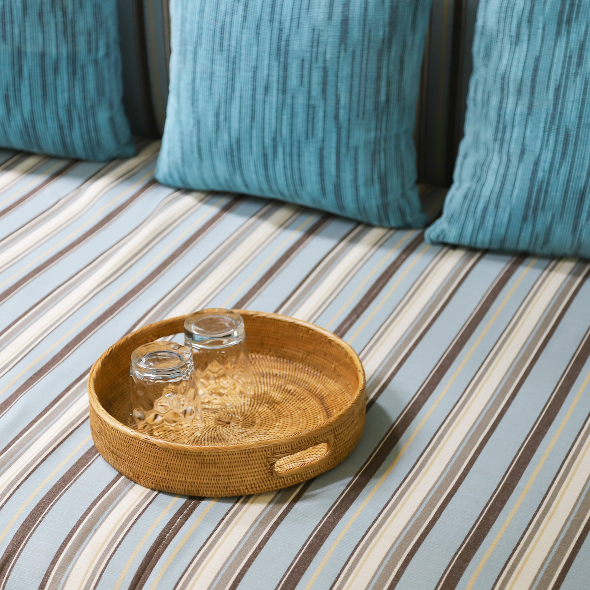 お盆を持つ手に類似した作品ページ 6アールクリエーション