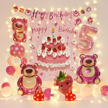 草莓熊生日蛋糕热度持续飙升！这次带来两款不同风格的设计，都是人气宝贝的最爱： 1. 酷甜粉萌款 适合10岁女孩草莓熊遇上酷洛米，粉+黑的反差感让人一眼沦陷！粉嫩云朵、立体小草莓、梦幻花花，视觉和味觉都甜到不行～适合酷酷又甜甜的小女生！ 2.复古甜系款 适合9岁女孩复古奶油裙边设计，搭配童趣草莓熊和气球装饰，像极了小时候的生日回忆！适合喜欢仪式感和可爱氛围的小朋友！