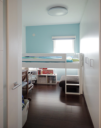 子供部屋の間仕切り壁リフォーム13軒目。防音性のある間仕切り壁を造ったので、部屋 で工作しても音が漏れにくい@宇都宮市岩曽町栃木県宇都宮市の注文住宅・リフォーム・リノベーション：ヨシダクラフト