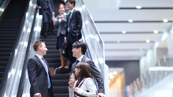 男性の多くが心当たりアリ？ パートナーには絶対に言えない、職場の女性関係