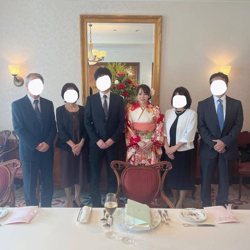 顔合わせはパンツスタイルでも大丈夫?女性の服装で押さえるべきマナーをご紹介 - Wellmannered