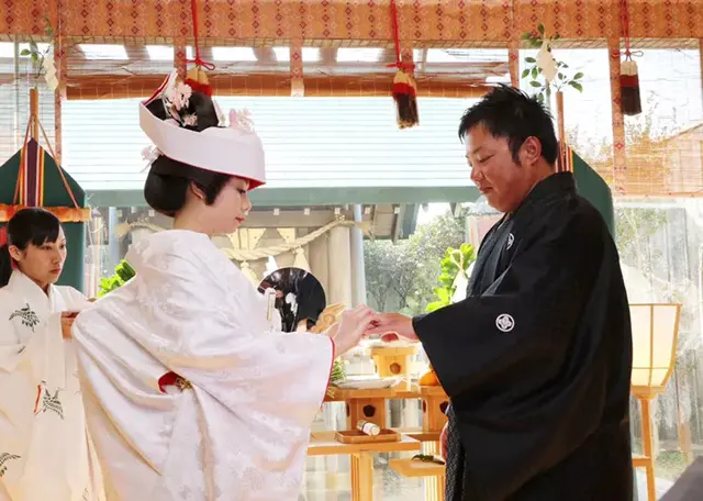 綿帽子と角隠しの意味と違い 合わせる髪型・似合う人