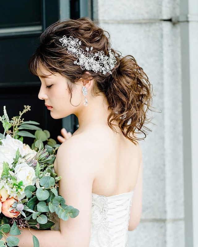 お花やリボンなどのアクセサリーもおすすめ！花嫁ハーフアップヘア10選 今週のスタスナ omotte magazine fromANNIVERSAIRE記念日にまつわるマガジン
