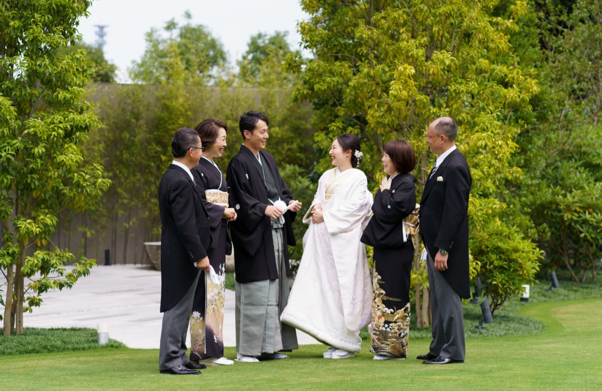 外苑前いちょう並木前撮りロケーション・フォトウェディングは東京のウェディングアベニュー表参道南青山店