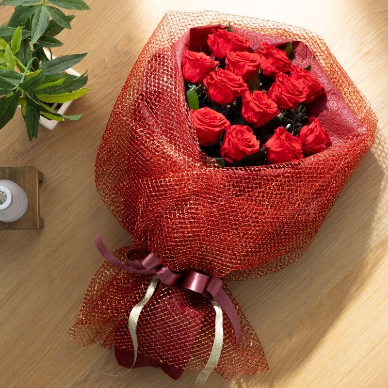 赤いバラの花嫁の手でウェディング ブーケの写真素材・画像素材 Image 14103373