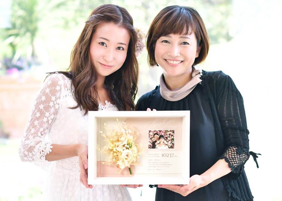 結婚式で両親に贈る記念品の相場は？どこで手配したらいいの？アツメル結婚式レシピ 買える結婚式アイテム WeddingMart ウェディングマート