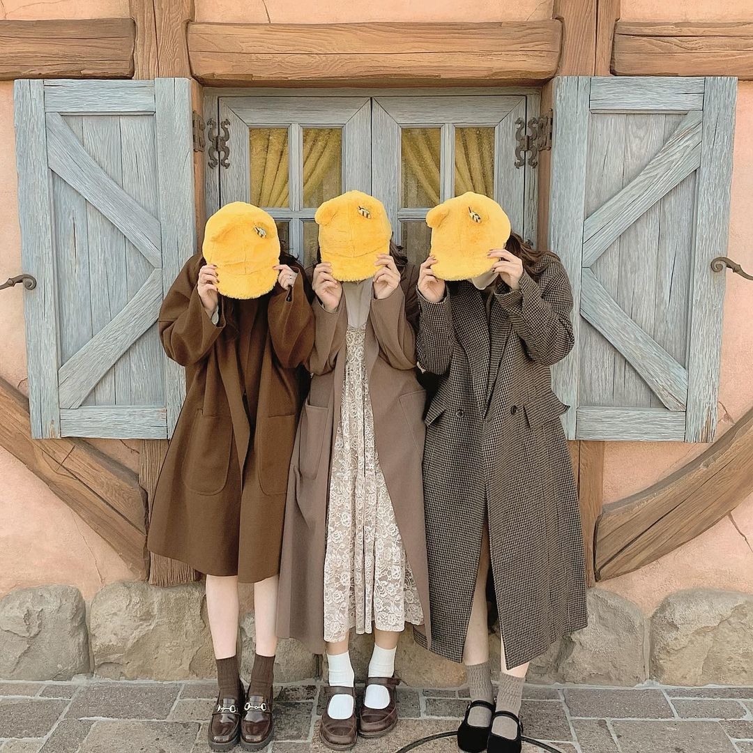 mamagirl_jp ディズニーでのリンクコーデはやっぱり格別✨🎉 キャラクターをイメージしたり、家族みんなでお揃いにしてパークをもっと楽しんじゃおう💖💄映えること間違いなし📷 @shiorii825 さんの投稿を引用させていただきました