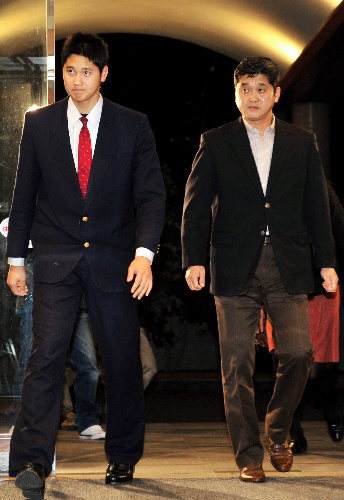 父親は「やる男だとは思っていたが」 横綱・大の里「汗を拭いたタオルを折り畳み」大谷翔平との類似点 FRIDAY- Yahoo!ニュース