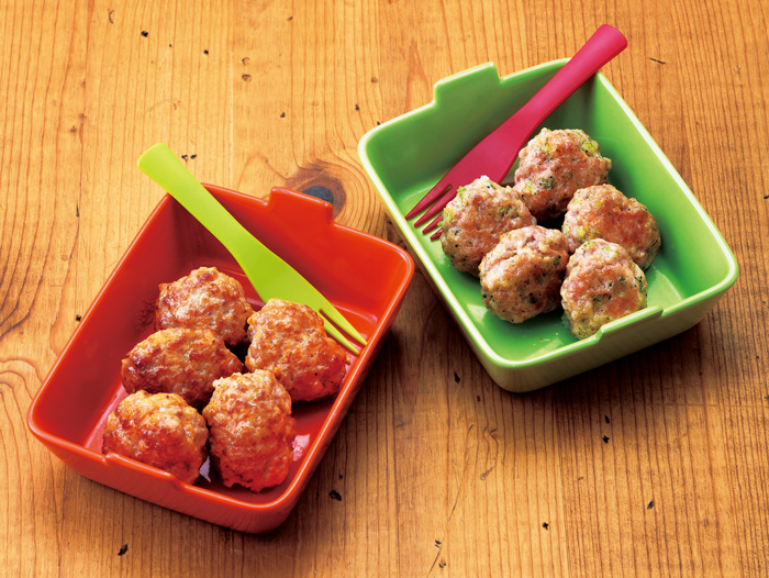 保育園お弁当一歳アンパンマン12月キャラ弁lunchboxお昼ごはんメニュー ☆おにぎり ☆大根人参しりしりー☆ほうれん草島豆腐炒め ☆鷄団子と白菜のケチャップ煮 ☆いちご&みかん おしゃべりな娘は大好きなヒーローをこう呼ぶ。 「アンパンチ」 すぐに