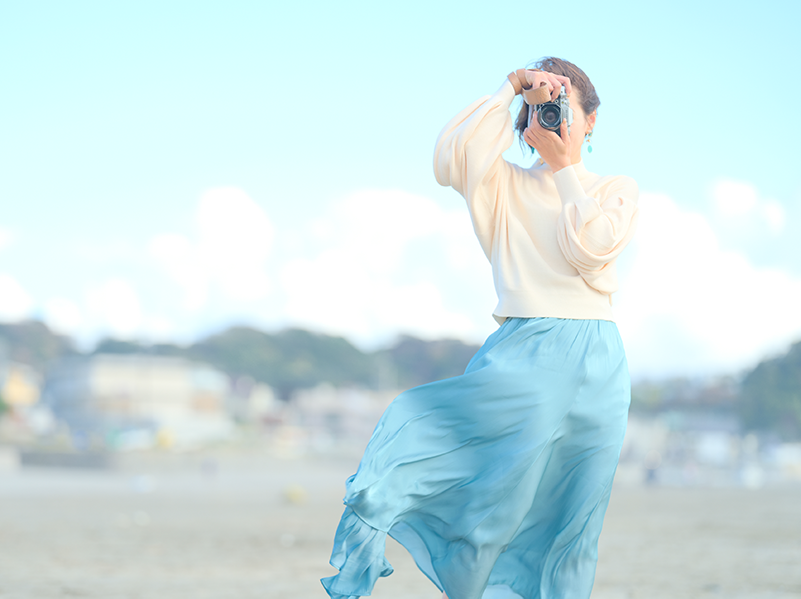 女性起業家のプロフィール写真は、 魅力と専門性を兼ね備え、 自信満々に微笑むことで、 美容の専門家としてのプロフィールを高めます。親しみやすくもプロフェッショナルな印象を持たせ、 信頼感と魅力を共にする写真をお撮りいたします。tokyokoenjiphotostudio