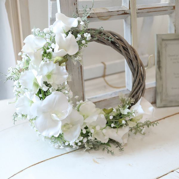 受注制作純白の薔薇の三日月リース✤プリザーブドフラワー✤結婚祝い、誕生日祝い、新築祝い、お部屋のインテリアに リース Hana-Hana-325通販 17805605Creema クリーマ