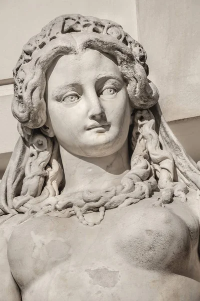 オーストリア美女が日本から離れられない理由 外国人の本音