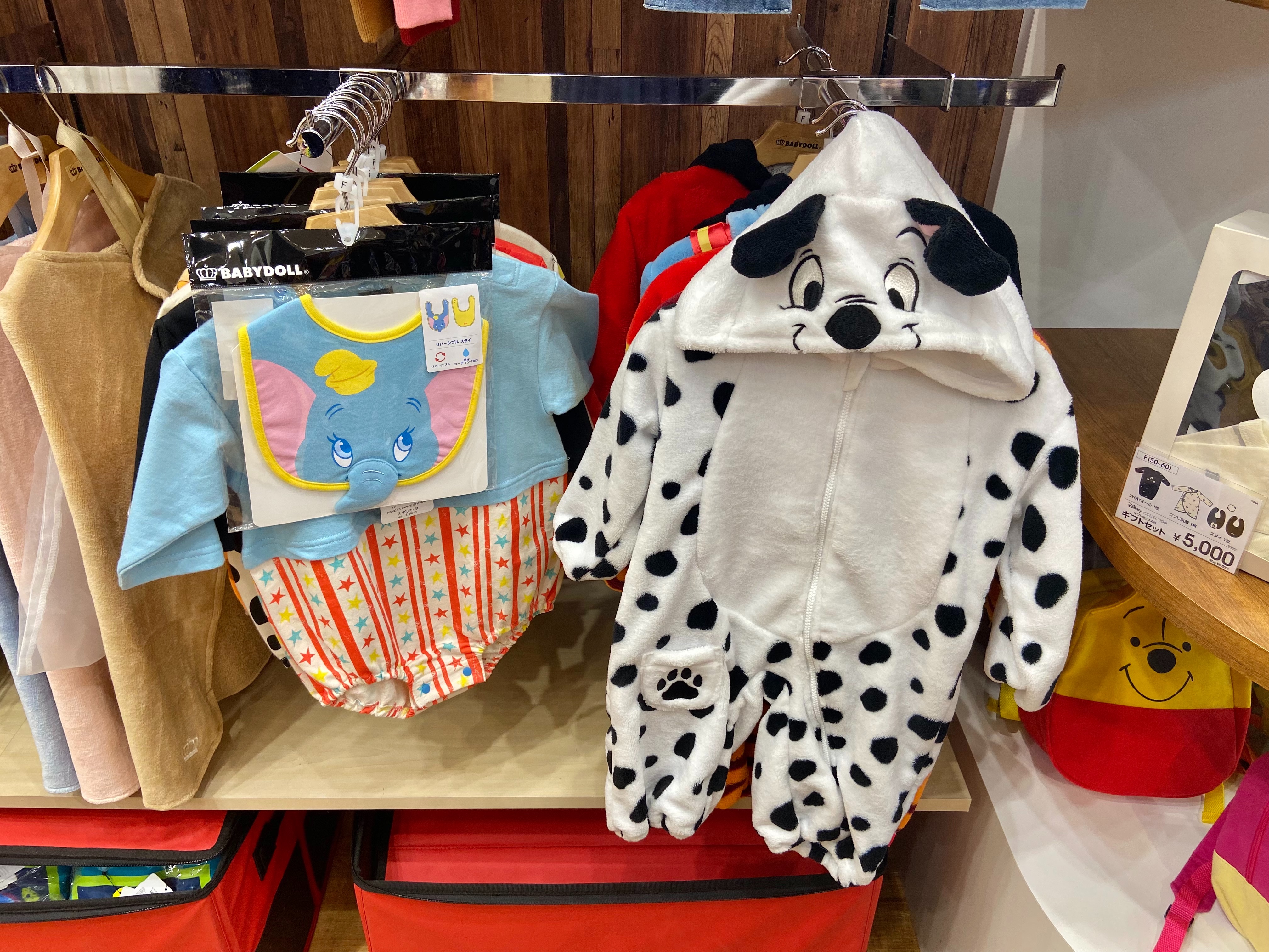 ディズニーデビュー🐭1歳9ヶ月 このシャボン玉生成機はとても優秀!! 店員さんに聞いたのですが、パーク内ではこのリトルマーメイド柄しかないそうです◎ ディズニーデビューディズニーランドデビュー子連れディズニー1歳ディズニー1歳と ディズニー