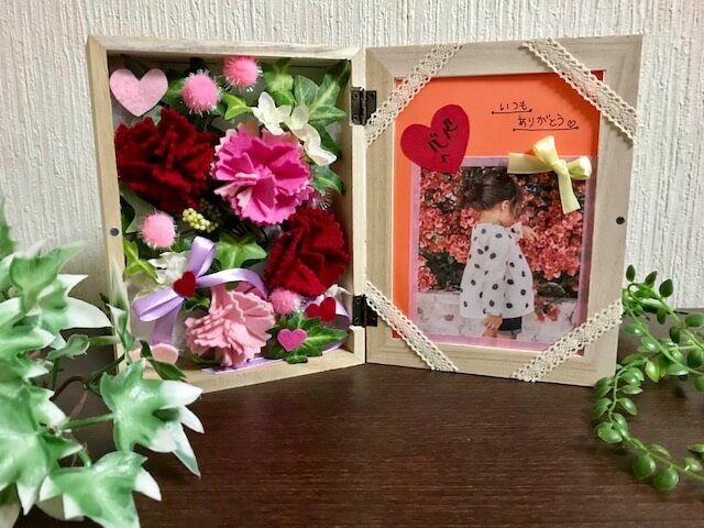 100均造花 セリア 母の日ギフトアレンジメントの作り方 プレゼントに添えても使いやすい 簡単華やか 手作りフラワーギフト