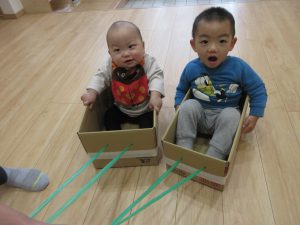 たまご組1歳児∼段ボールで遊ぼう～幼保連携型認定こども園進徳幼稚園
