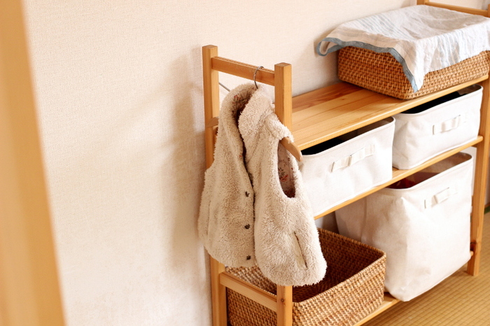 mamagirl_jp 保育園や幼稚園の準備が１人で出来るようになる💛 そんなお支度コーナーをニトリのカラボで作っちゃおう😊ラベルを貼って物の住所を分かりやすくしておくことが重要です✨ @chibikorosuke39 さんの投稿を引用させていただきました