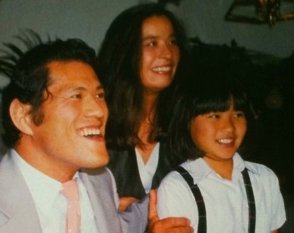 ミュージカル「アニー」より 『TOMORROW』 & 『Maybe』 ピアノソロおうち de ご挨拶 - YouTube