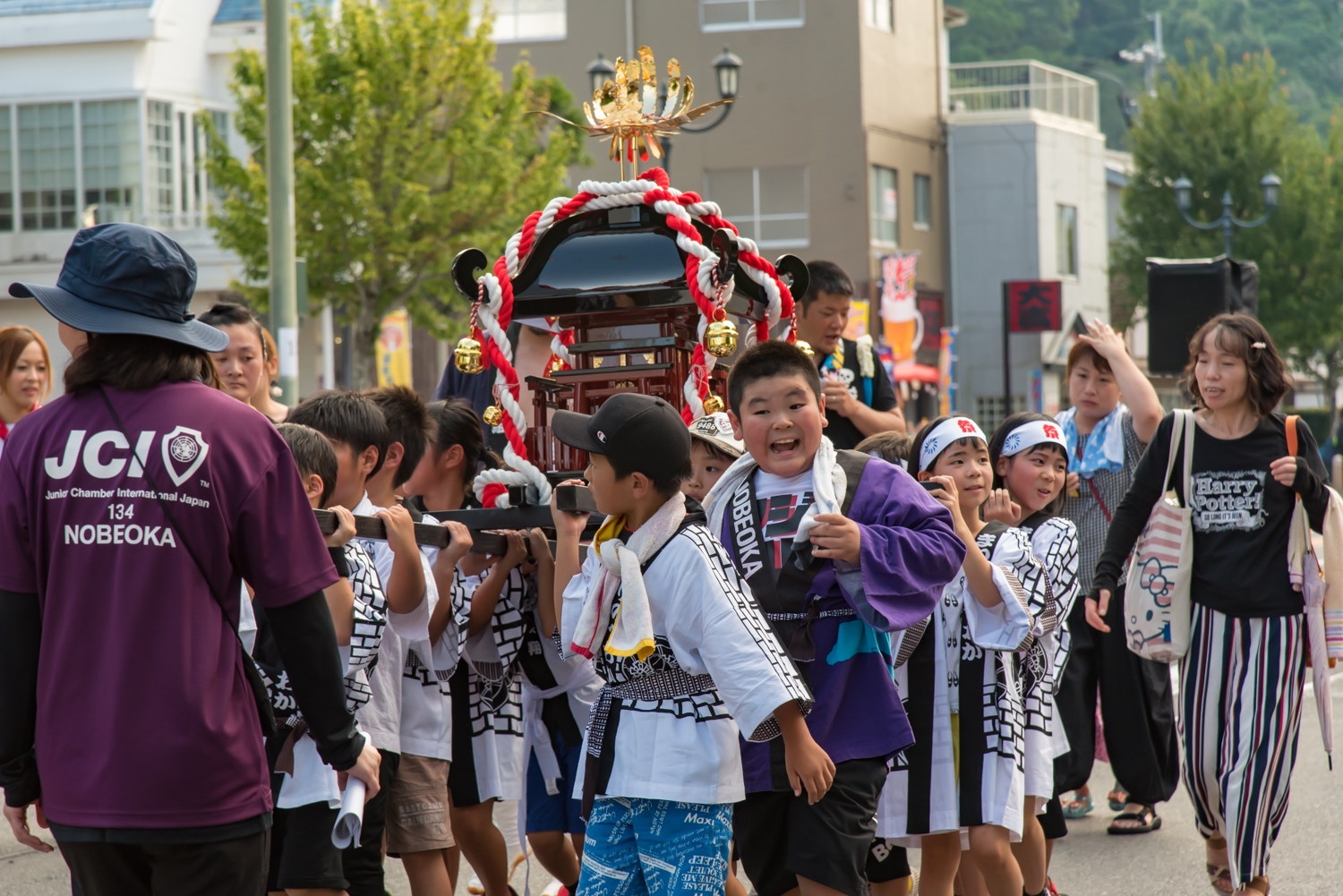 こども神輿イラスト - No: 528652無料イラスト・フリー素材なら「イラストAC」