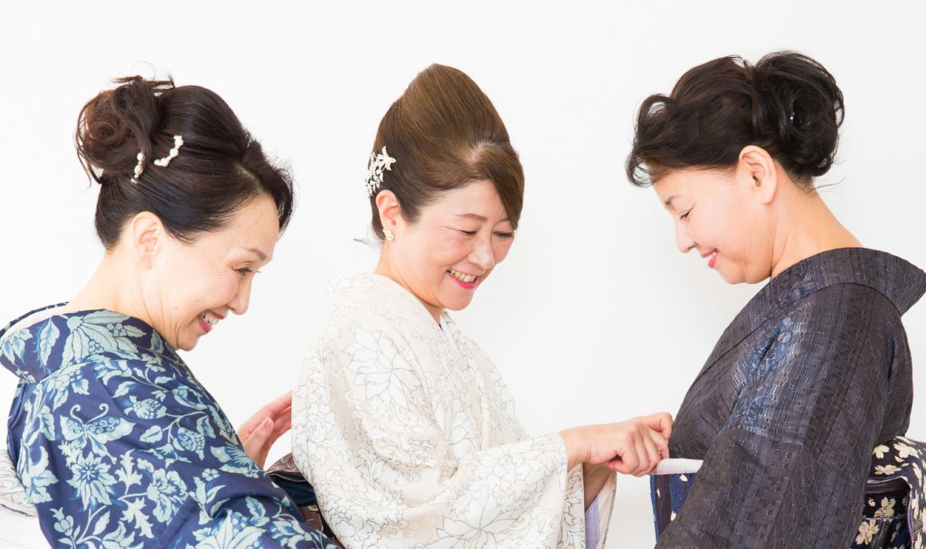 50代母親 結婚式・洋装の髪型マナー＆ドレスに合うヘアスタイル集 - IKINAイキナ