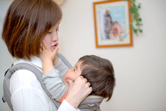 抱っこ紐はいつからいつまで使える？やめるきっかけや卒業後の移動手段を紹介 - ブリベビのお役立ち情報メディアベビー用品の通販出産祝いのプレゼントなど