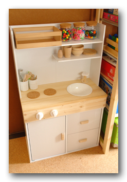 おままごとキッチン リバーシブル おままごとセット ままごとセット おままごと キッチン お店屋さんごっこ 知育玩具 おもちゃ 女の子 子供 台所キャスター コンロ 付属品 調味料 Cfa ぼん家具 ETC001625公式 インテリアのゲキカグ