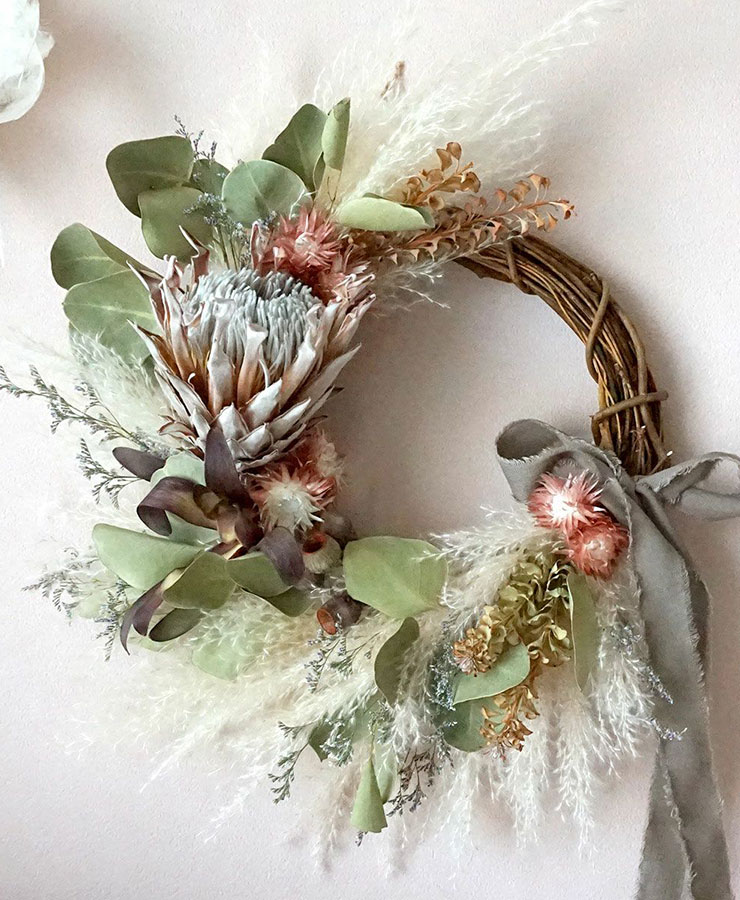 約直径30cm 数量限定大きめピンクのキュートなドライフラワーリース ＊ ドライフラワーかわいい 華やか 誕生日プレゼント お花 ナチュラルおしゃれ 開店祝い 新築祝い 結婚祝い ウェルカムリース ギフト ボタニカル富良野 花七曜ドライフラワー リース