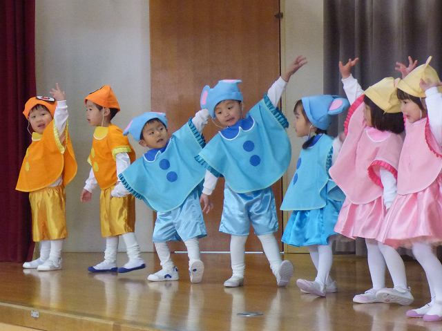 ぴよぴよ組のお遊戯会 - 山梨県中央市わかば幼稚園学校法人井口学園未就園児幼稚園