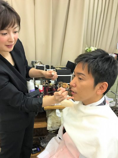 フォトウェディングは新郎もメイクが必要?方法や注意点は?おすすめの写真スタジオが見つかる写真館アワード